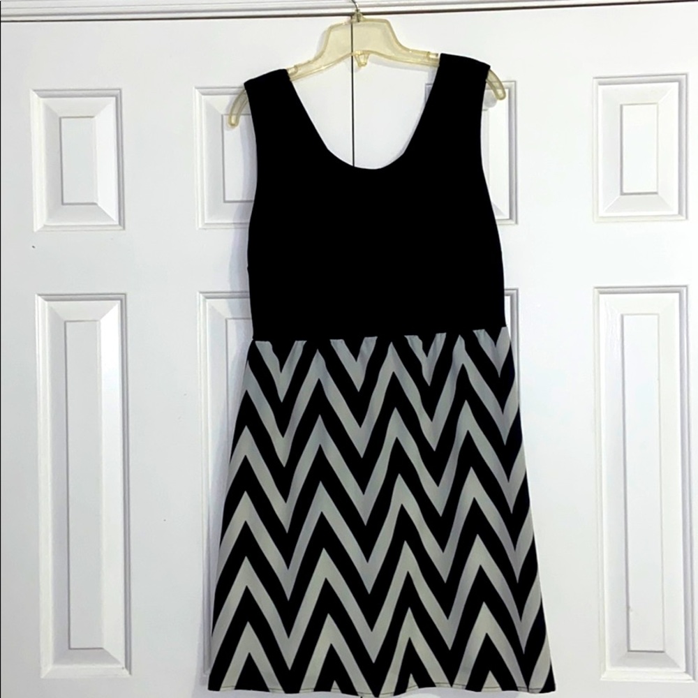 Black & White Sleeveless Midi Dress